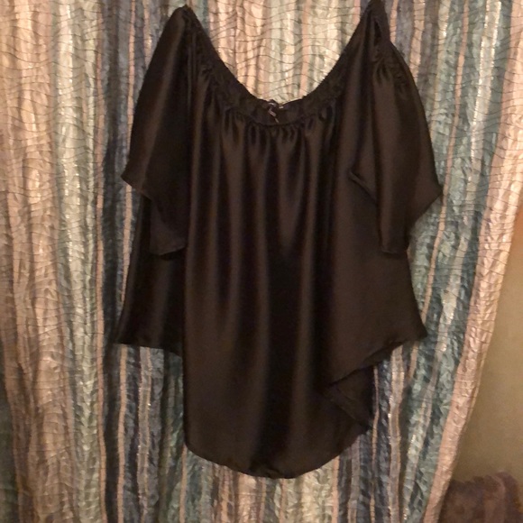 🔥Host Pick 11/18🔥Curvy Off Shoulder Satin Top - Picture 4 of 4